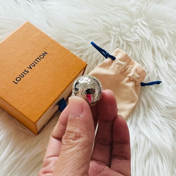 Louis Vuitton sphere earings - Picture 2 of 5